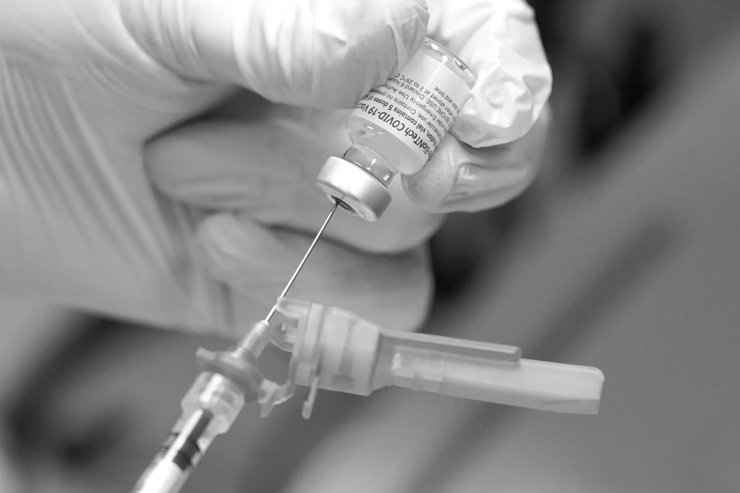 Již brzy: očkování proti covidu u věkové kategorie 12+, které ministerští úředníci nechtěli povolit