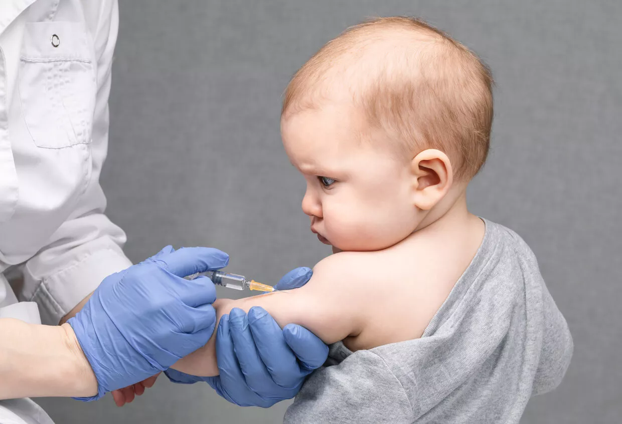 V mediální kampani na očkování dětí Česko ignoruje odborné závěry ze zahraničí. Riskujeme zdraví dětí, tvrdí odborníci